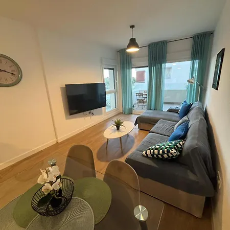 Cozy 3br, 5min To Beach, 20min Almeria Center Retamar (Almeria)